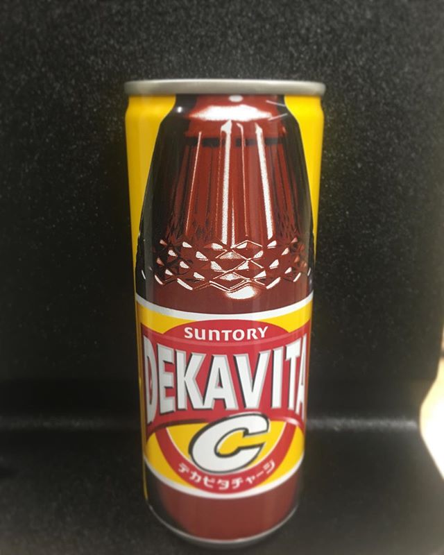 最近のデカビタは缶なのか 一瞬違う飲み物買っちゃったかと思ったs ๑ Dekavita デカビタ しにゃんこ日和